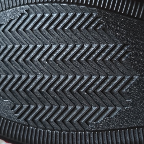 MUK LUKS BRAND WOMENS BLACK & RED SLIPPERS SIZE SMALL 5-6 - Picture 10 of 13